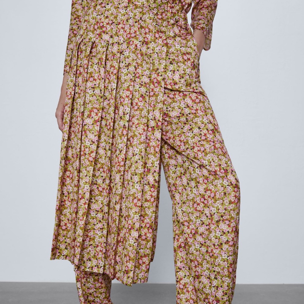 NEW Zara Pleated Skirt Pants XS SOLD OUT